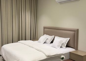 استديو هادئ بسرير ماستر