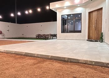 شاليه بجلسة خارجية ومجلس