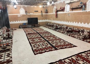 شاليه بمسطح اخضر ومجالس 