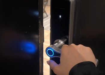 استديو بسرير ماستر وجلسة جانبية 