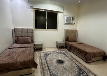 شقة بغرفتين نوم وغرفة جلوس 