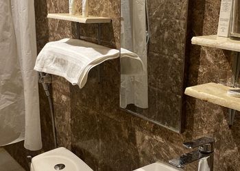 استديو بأثاث مريح وبسيط 