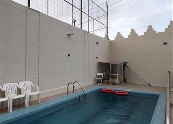 استراحة بمسبح خارجي وجلسة خارجية