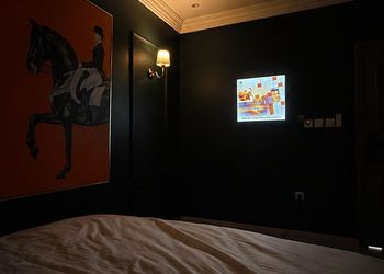 استديو بسرير ماستر وجلسة جانبية
