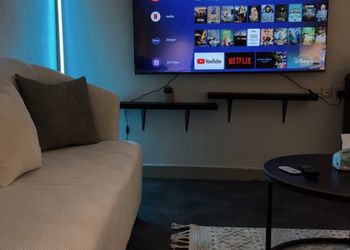استديو بسرير ماستر وأثاث مريح 