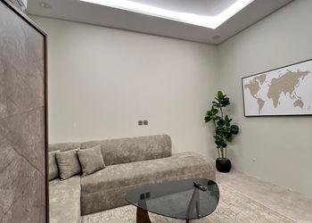 شقة بغرفتين نوم وصالة 