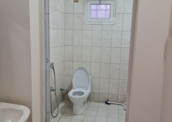 استراحة بجلسات خارجيةومسبح داخلي