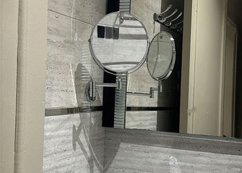 شقة بغرفة معيشة وغرفة نوم 