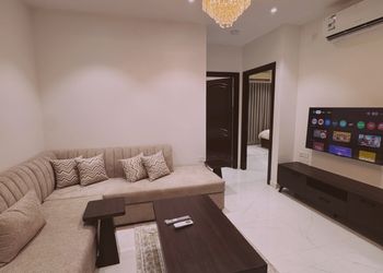 شقة بغرفة معيشة وغرفتين نوم 