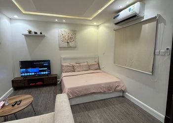 استديو بسرير ماستر وجلسة مريحة 