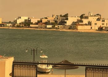 شاليه بفناء خارجي و مسبح خارجي