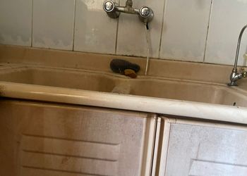 استراحة بمسطح اخضر والعاب اطفال