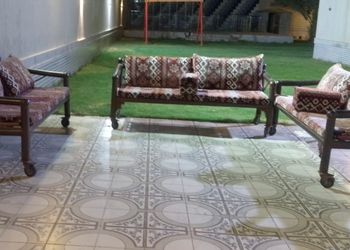 استراحة بمجالس واسعة وجلسة خارجية
