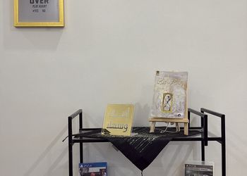 استديو بأثاث مريح وبسيط 