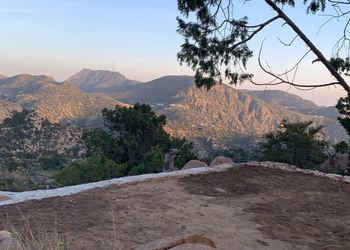 استراحة بمجلس بإطلالة على الجبل