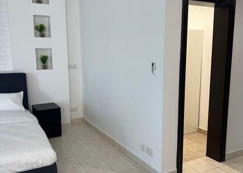 ڤيلا بمسبح مطل على البحر