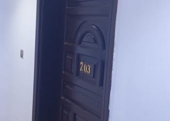 استديو بأثاث مريح وبسيط 