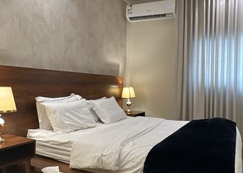 استديو بسرير ماستر وجلسة جانبية 