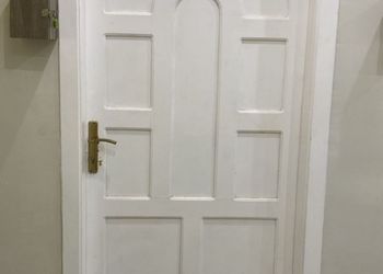 شقة بصالة جلوس وغرفة نوم
