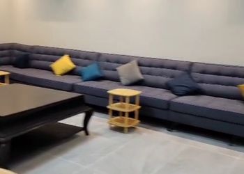 استراحه بصالة مطلة على المسبح 