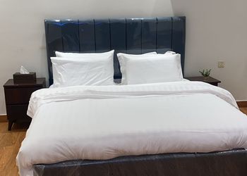 استديو بأثاث مريح وبسيط