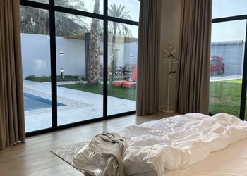 شاليه انيق بجلسة خارجية مميزة