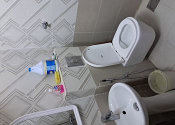 شقة بأثاث مريح وبسيط 