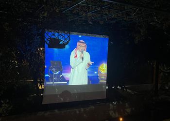 شاليه بمسبح داخلي وصالة جلوس