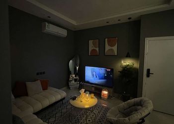 شقة بدخول ذاتي وتصميم هادئ