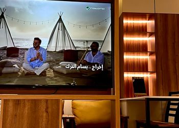شقة بصالة وغرفة نوم بموقع مميز 