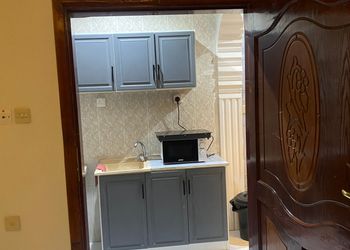شقة بغرفة معيشة وغرفة نوم 
