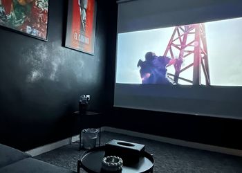شقة أنيقة بغرفة سينما 