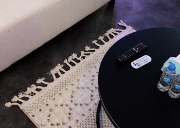استديو بسرير ماستر وأثاث مريح 