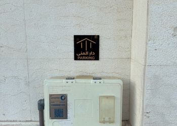 شقة بغرفتين نوم وصالة 