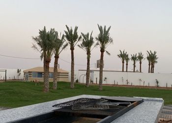 شاليه فاخر بخمس غرف نوم ومسبح