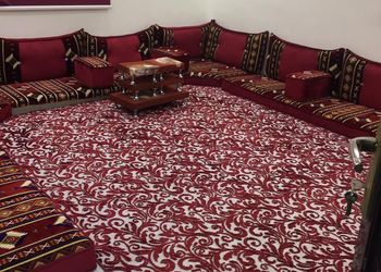 شاليه بمسبح خارجي بحاجز ومسطحات خضراء