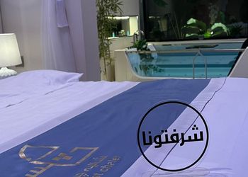 شاليه بجلسه مطله على مسبح