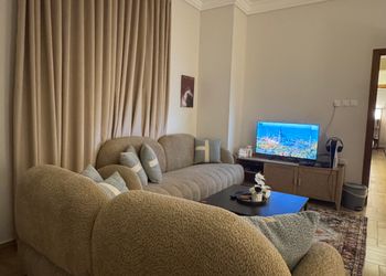 شقة بصالة مريحة ودخول ذاتي 