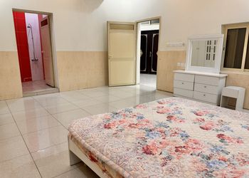 شاليه بألعاب مائية ومسطح اخضر