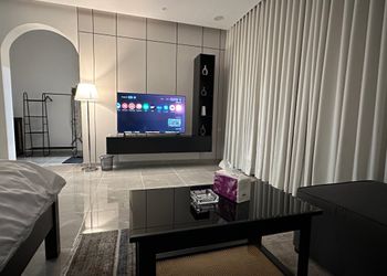 استديو هادئ بدخول ذاتي 