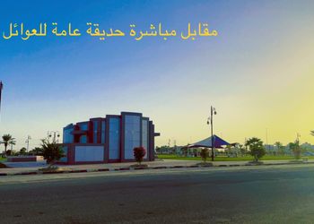 غرفة بأثاث مريح وبسيط 