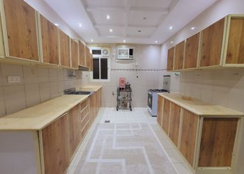 شقة بثلاث اسره  وصالة 