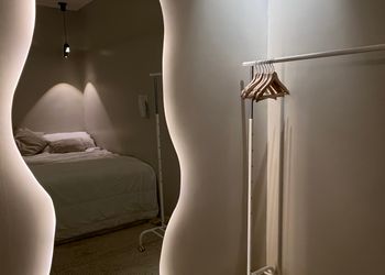 استديو بسرير ماستر وجلسة مريحة 