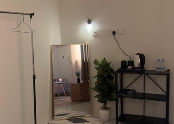 استديو بسرير ماستر وأثاث مريح 