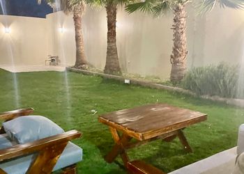 شاليه بجلسة خارجية وألعاب أطفال
