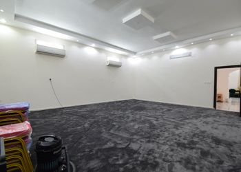 استراحة بملعب كرة طائرة وجلسة 