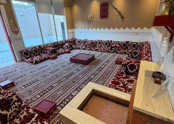 شاليه بتصميم نجدي ومسبح خارجي 
