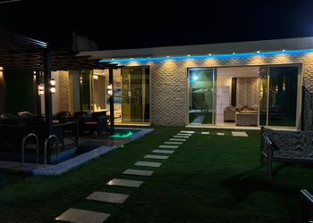 شاليه بمسبح ومسطح اخضر