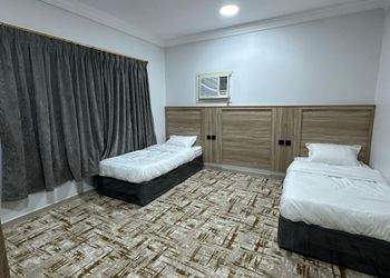شقة بثلاث غرف نوم وصالة جلوس