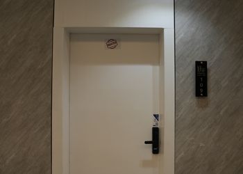 استديو بسرير ماستر وجلسة جانبية 
